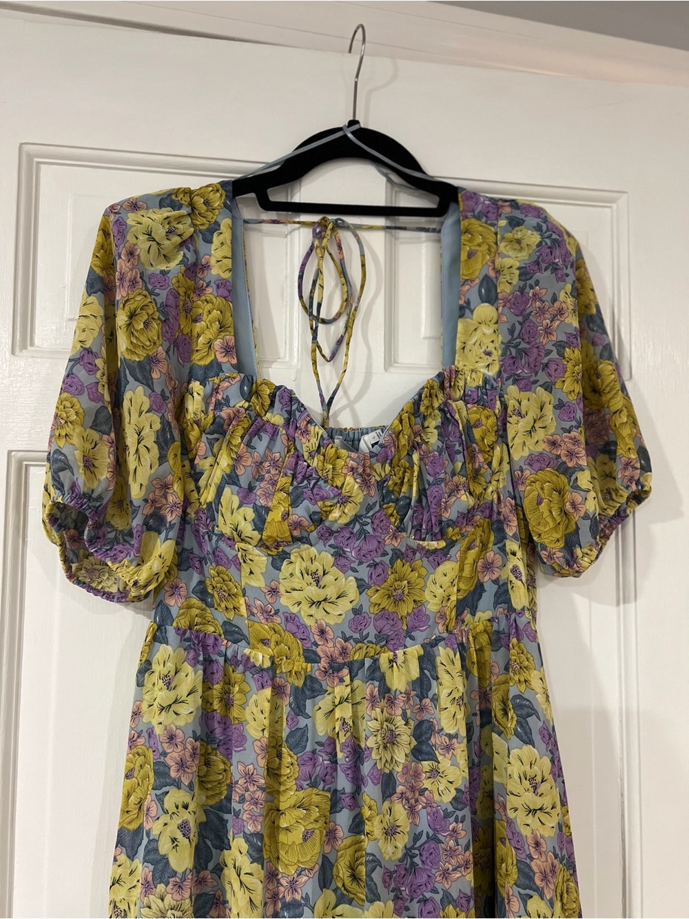 NWT ASTR the Label floral Sweetheart neck midi dress. Purples/Gold/Blue.Large - Picture 6 of 15